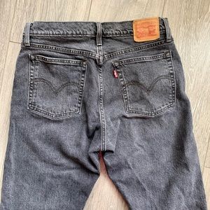 Levi’s Wedgie Straight in Black Denim
